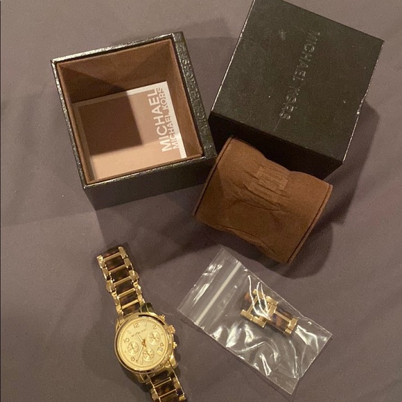 Mk5659 watch- used but in great condition